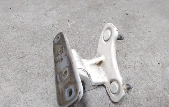 Mercedes-Benz C W204 Front door lower hinge 