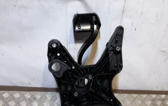Volkswagen Touareg II Brake pedal 7P0723031AK