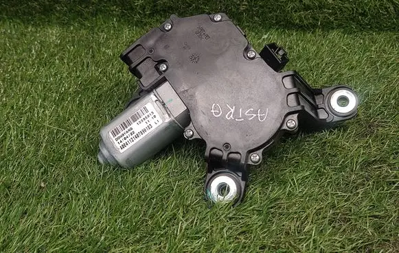 Opel Astra J Rear window wiper motor 13395013