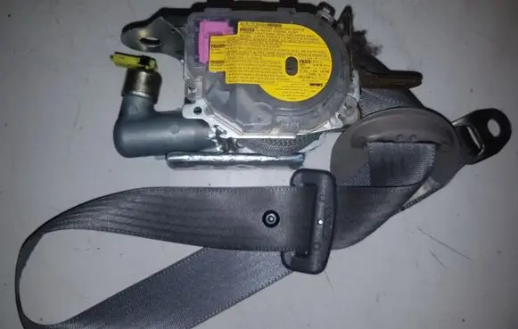 Toyota Prius (XW20) Front seatbelt 7L7240P 006515