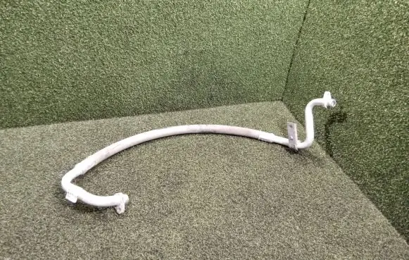 Opel Vivaro Air conditioning (A/C) pipe/hose 924543135R 93457399