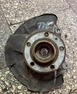 Volvo V70 Front wheel hub