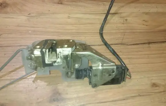 Mazda 323 Front door lock