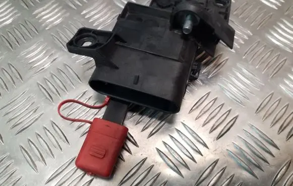 BMW 7 E65 E66 Fuse module 8387568
