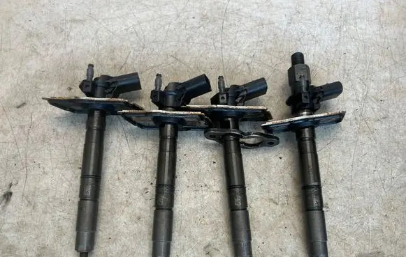 Audi A4 S4 B8 8K Fuel injectors set 03L130277 0445116030