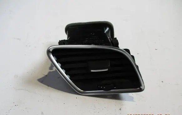 Audi Q3 Dashboard side air vent grill/cover trim 8U1820902B