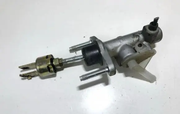 Toyota Yaris Verso Clutch master cylinder
