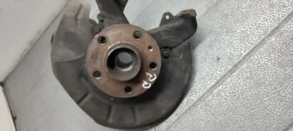 Volkswagen Polo Front wheel hub