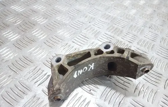 Land Rover Range Rover L322 A/C compressor mount bracket JPD500121
