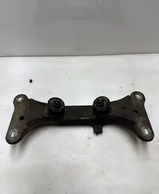BMW 1 E81 E87 Gearbox mounting bracket 6778053