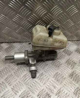 Volvo S70 V70 V70 XC Master brake cylinder 9140252