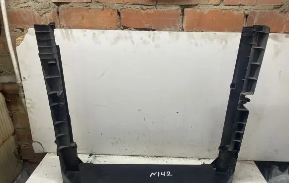 BMW X5 E70 Bottom radiator support slam panel 7533538 R1748001