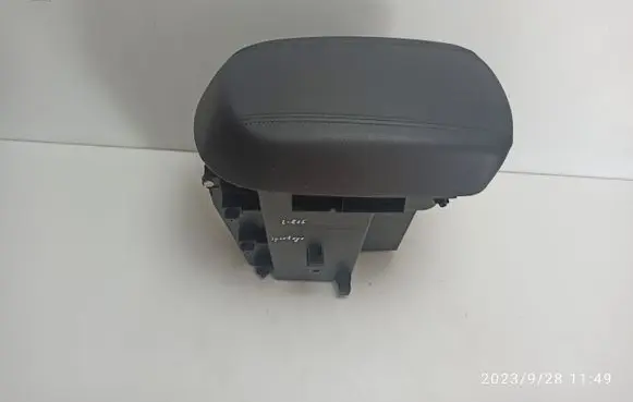 KIA Sportage Armrest 846803W910