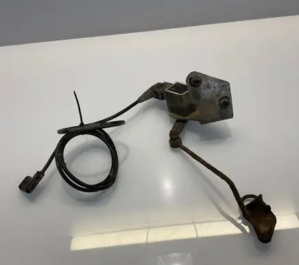 Mercedes-Benz CLS C219 Rear air suspension level height sensor A0105427717 0105427717