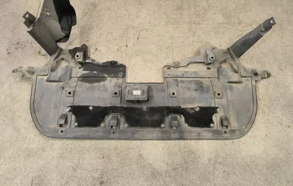 Honda CR-V Front bumper skid plate/under tray 