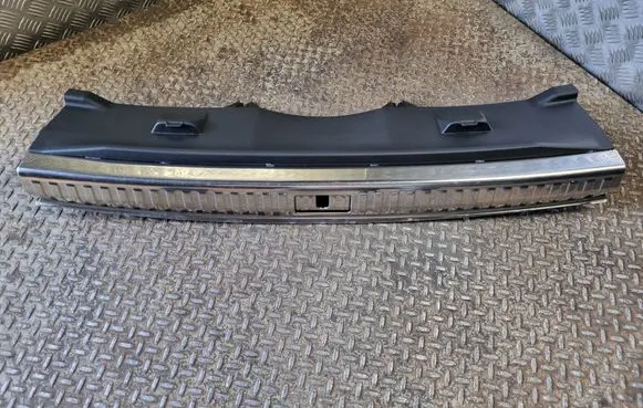 Trunk/boot sill cover protection