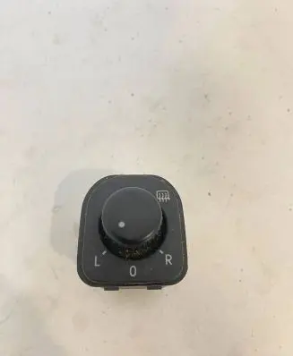 Wing mirror switch