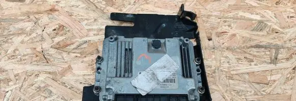Renault Scenic II - Grand scenic II Engine control unit/module ECU 8200601334