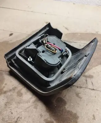 Volkswagen PASSAT B3 Tail light bulb cover holder 357945257