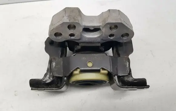 Engine mount bracket