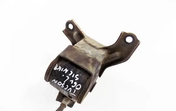 Hyundai Tucson JM Engine mount bracket