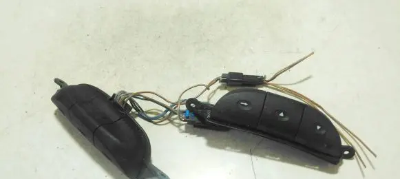 Opel Zafira A Steering wheel buttons/switches 90551159
