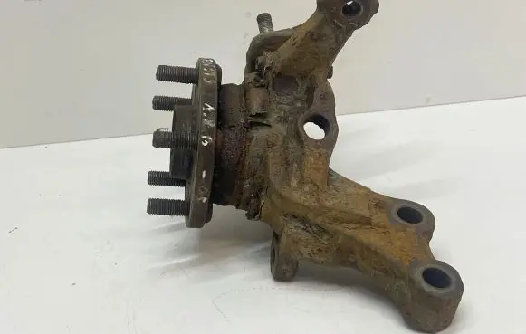 Toyota Avensis T220 Front wheel hub