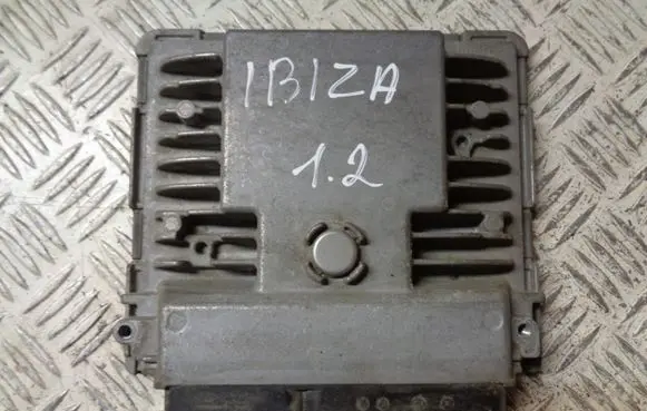 Seat Ibiza IV (6J,6P) Engine control unit/module 03F906070P