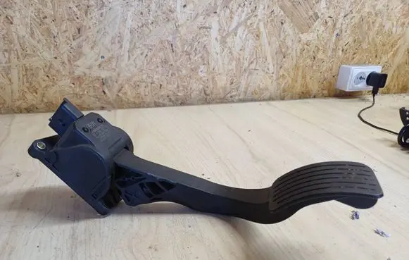 Citroen C4 I Picasso Accelerator throttle pedal 0280755103