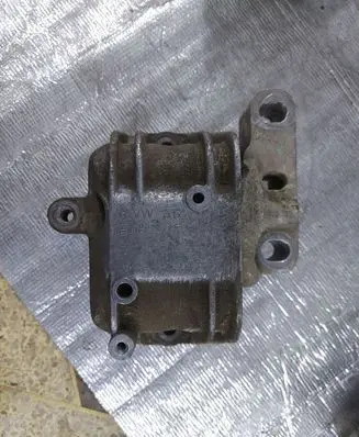 Volkswagen PASSAT B6 Engine mount bracket 1K0199262