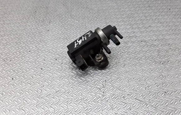 BMW 5 E39 Turbo solenoid valve 2246175