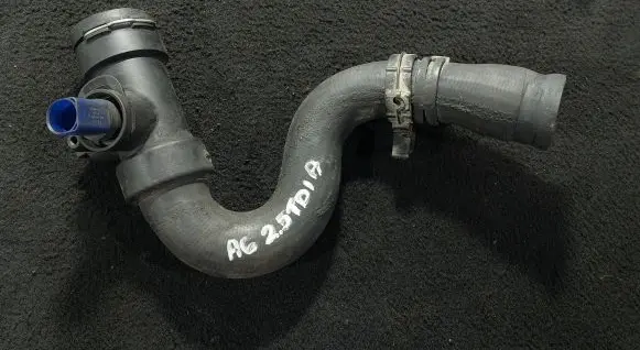 Audi A6 S6 C5 4B Engine coolant pipe/hose
