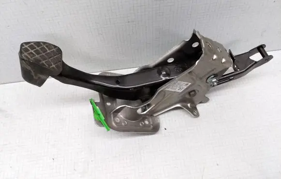 Volkswagen Golf V Brake pedal 1K1721057L