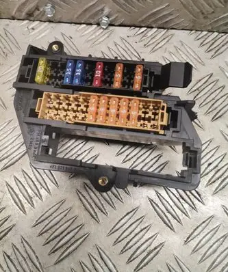 Audi A6 S6 C6 4F Fuse module Garso stiprintuvas