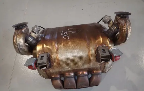Lamborghini Urus Muffler ending 470251051F