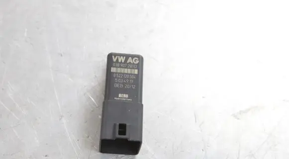 Volkswagen Touran II Glow plug pre-heat relay 038907281D