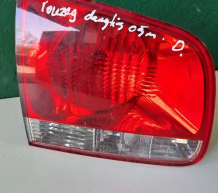 Volkswagen Touareg I Tailgate rear/tail lights