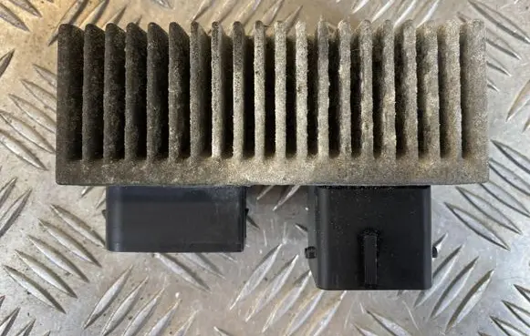 Glow plug pre-heat relay