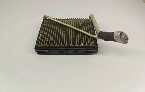 Volkswagen PASSAT B5 Air conditioning (A/C) radiator (interior) 8D1820103D 740227022F02