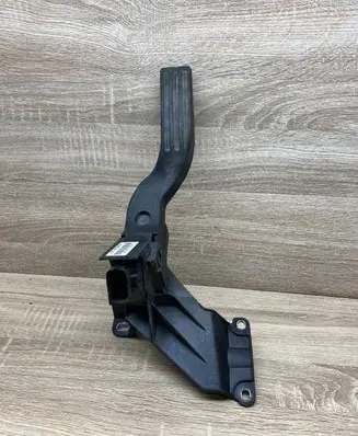 Ford Mondeo Mk III Accelerator throttle pedal 2S719F836DA