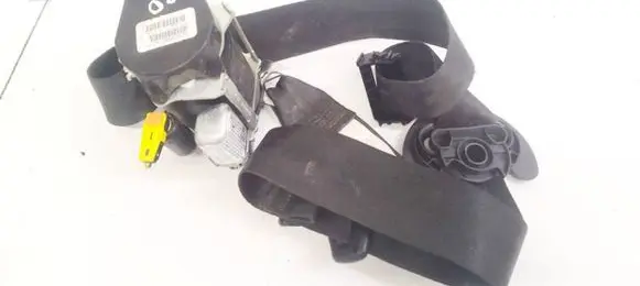 Volkswagen Golf VI Front seatbelt