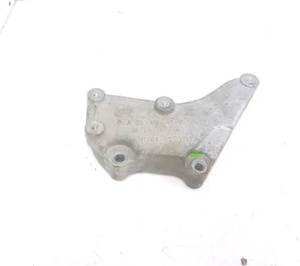 Mercedes-Benz Vito Viano W639 Engine mounting bracket A6510940039