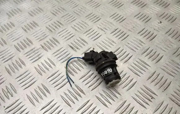 Toyota Avensis T250 Windscreen/windshield washer pump 8533060190