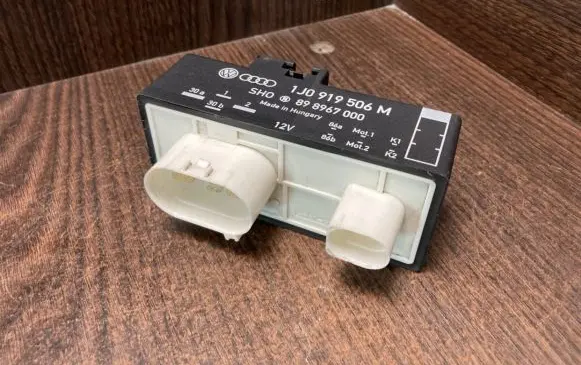 Skoda Fabia Mk1 (6Y) Coolant fan relay 1J0919506M 898967000