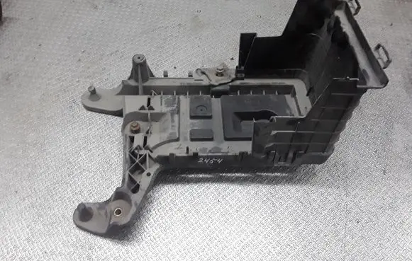 Volkswagen Jetta V Battery tray 1K0915333C