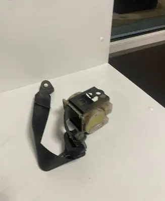 Mercedes-Benz C W203 Rear seatbelt 6057202