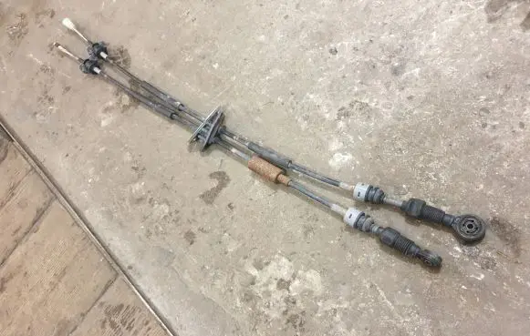 Hyundai i20 (PB PBT) Gear shift cable linkage