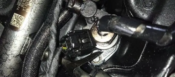 Jaguar XJ X351 Fuel injector 0445116013 9X2Q-9K546-DB