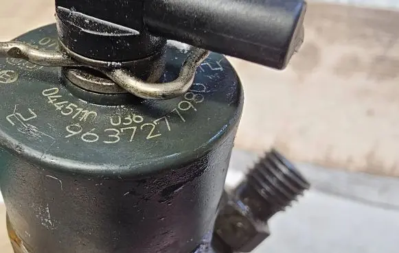 Peugeot 607 Fuel injector 0445110036 9637277980