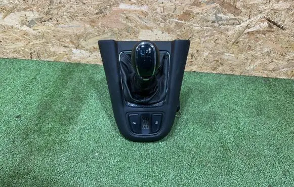 Opel Zafira C Gear shifter surround trim plastic 13293509